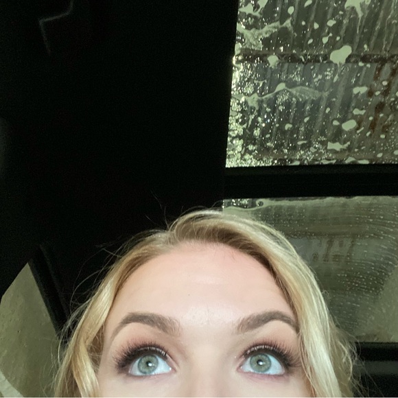 Meet your Posher, Jessica - Picture 1 of 1